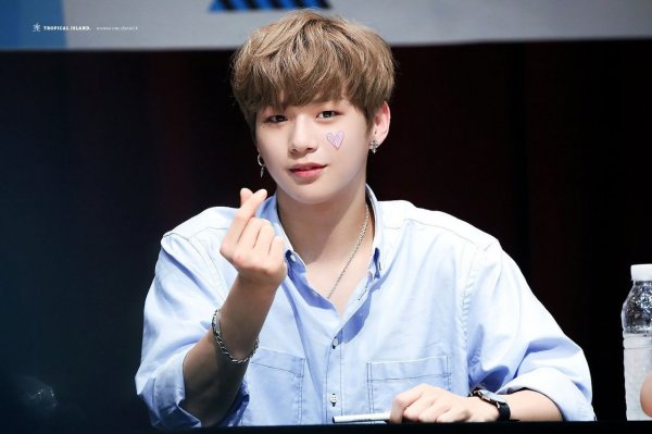 Thuyết âm mưu của netizen: Bài báo Dispatch tố Kang Daniel vô ơn là một nước cờ cao tay của LM và MMO nhằm dìm bê bối của Roy Kim? - Hình 2