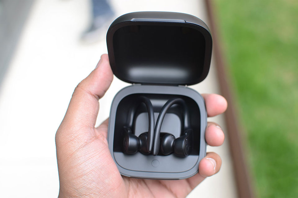 Trên tay tai nghe Powerbeats Pro của Apple mới ra mắt - Hình 10