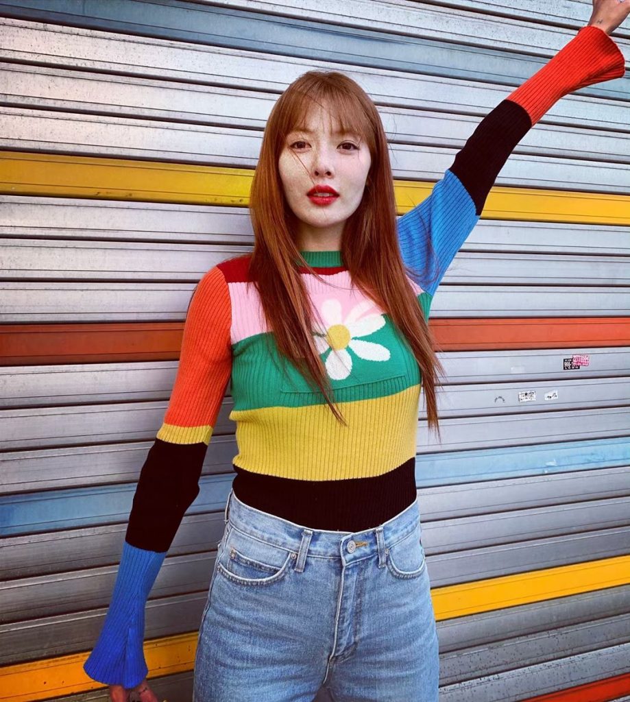 Rosé sành điệu với đôi sneaker 21 triệu của LV, Hyuna lên đồ chuẩn style 'ngàn chín trăm hồi đó