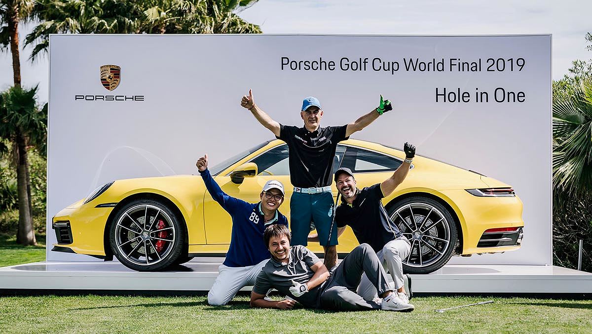 Cú Hole-in-one thần sầu giúp golfer 56 tuổi ẵm ngay Porsche 911 Carrera S mới cứng - Hình 3