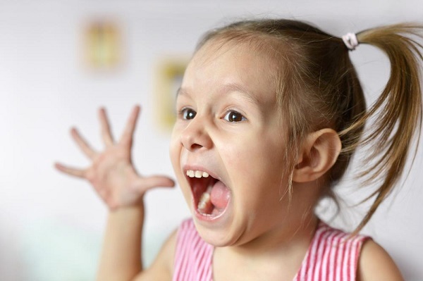 Cha mẹ đánh con có thể bị xử lý hình sự - Hình 1