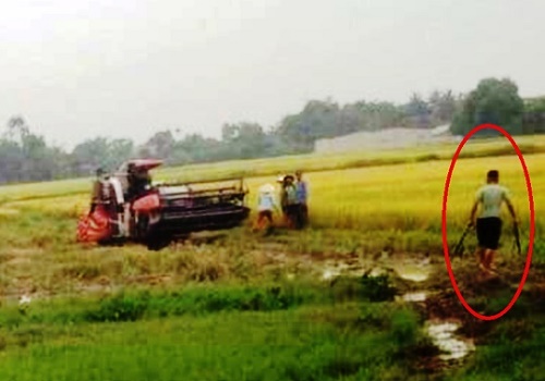 Điều tra vụ côn đồ bảo kê máy gặt đánh 2 người nhập viện cấp cứu - Hình 1