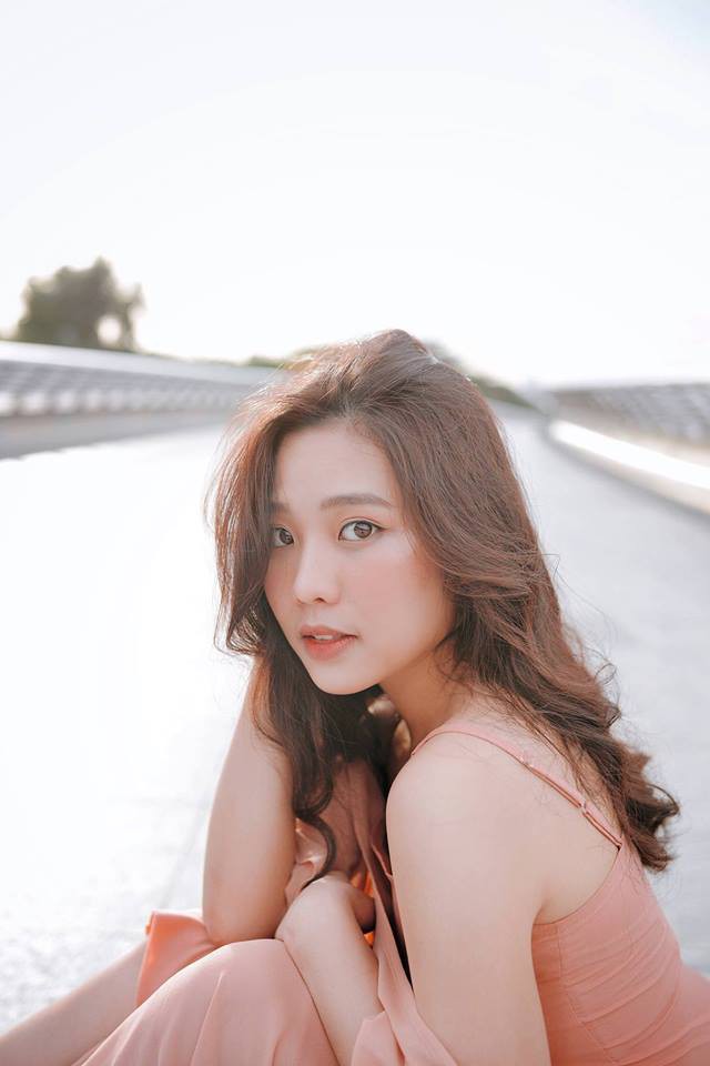 Hội girl xinh 2000 mới nổi: Người nhan sắc tựa nàng thơ, người được cả báo nước ngoài gọi tên - Hình 1