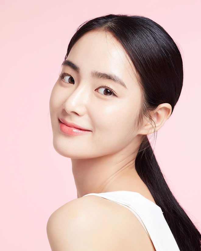 Hot girl mặt mộc có nét đẹp nguyên sơ thách thức giới make-up - Hình 12