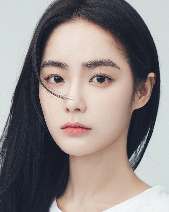 Hot girl mặt mộc có nét đẹp nguyên sơ thách thức giới make-up - Hình 3