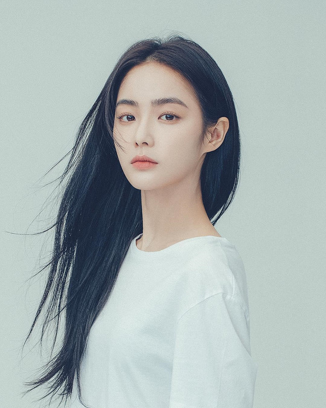 Hot girl mặt mộc có nét đẹp nguyên sơ thách thức giới make-up - Hình 4