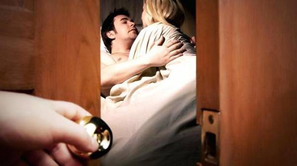 Hùng hổ đi đánh ghen, tôi ngã quỵ khi thấy mặt nhân tình của chồng - Hình 1