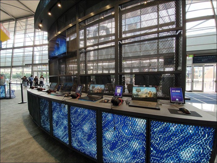 Intel trình diễn phần cứng mạnh mẽ dùng để chiến game tại Intel Extreme Masters 2019 - Hình 3