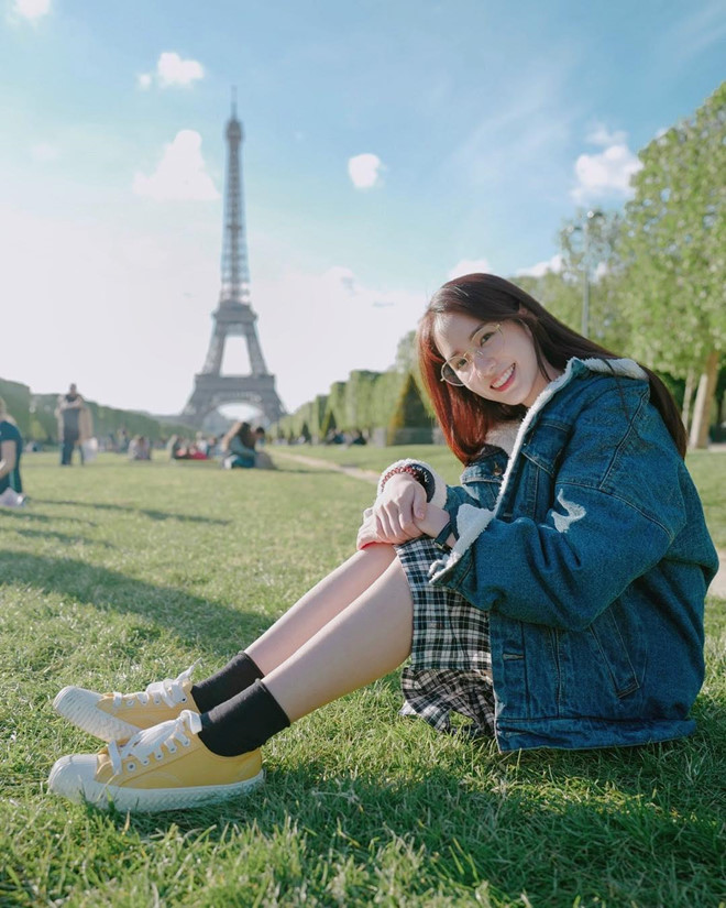 Muôn kiểu sống ảo khi vi vu khắp trời Tây của hot girl Thái Lan - Hình 2