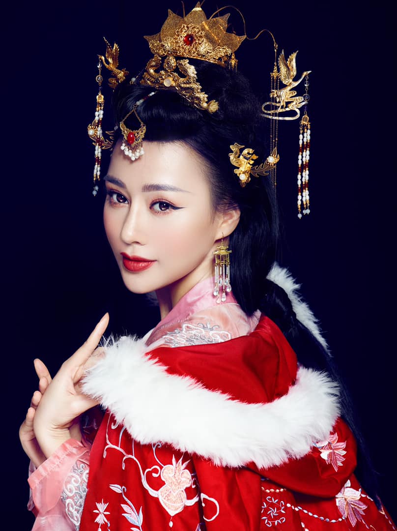 Phương Oanh xinh đẹp với tạo hình cổ trang khiến fan phấn khích - Hình 4