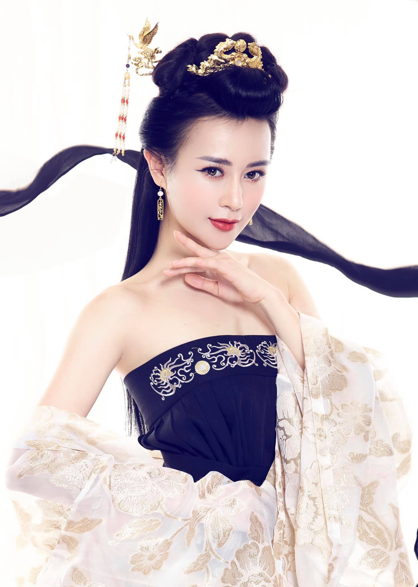 Phương Oanh xinh đẹp với tạo hình cổ trang khiến fan phấn khích - Hình 2