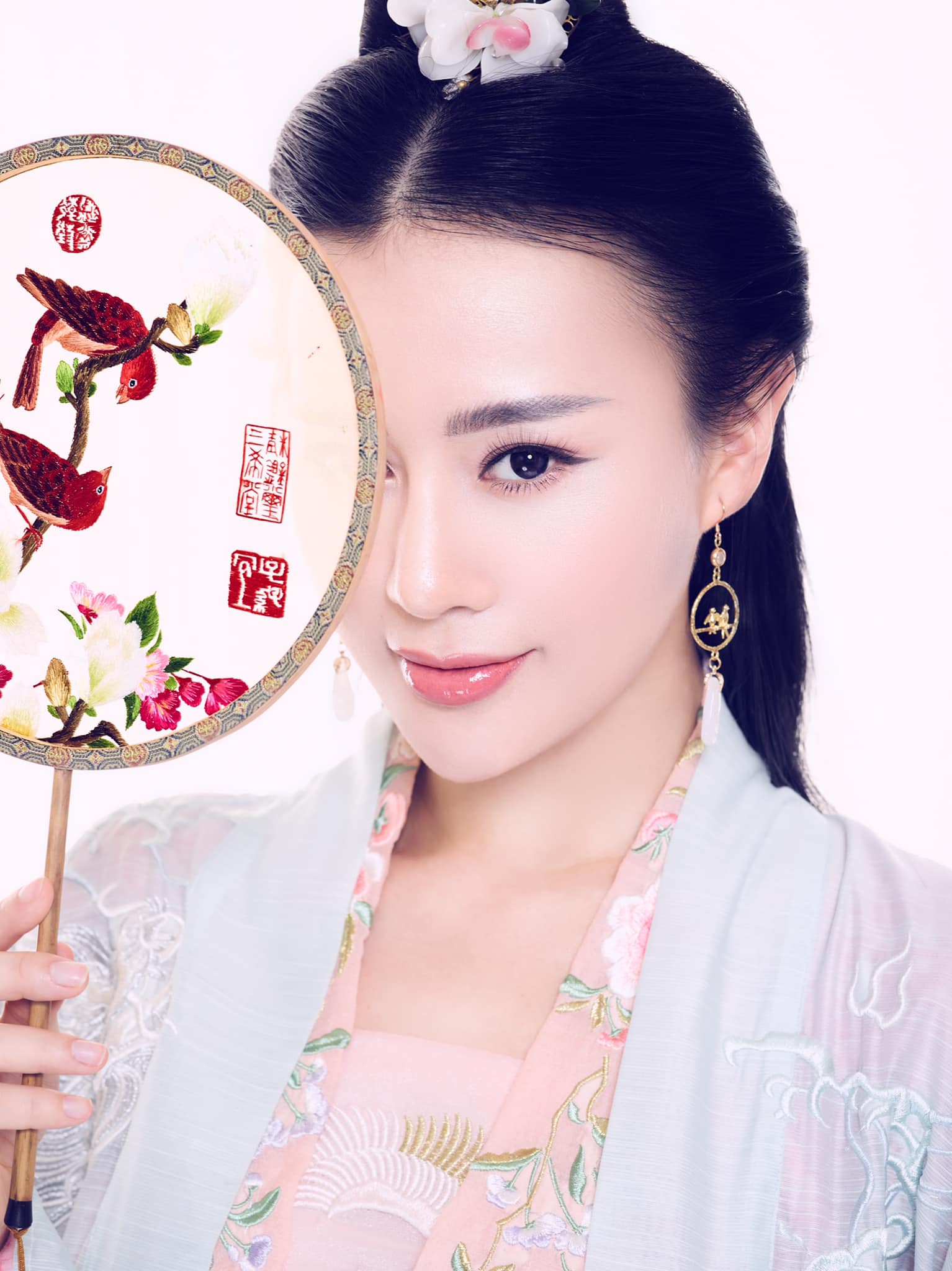 Phương Oanh xinh đẹp với tạo hình cổ trang khiến fan phấn khích - Hình 5