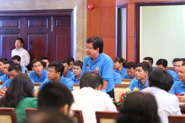 Thủ tướng Nguyễn Xuân Phúc gặp gỡ công nhân kỹ thuật cao tại TP.HCM - Hình 2