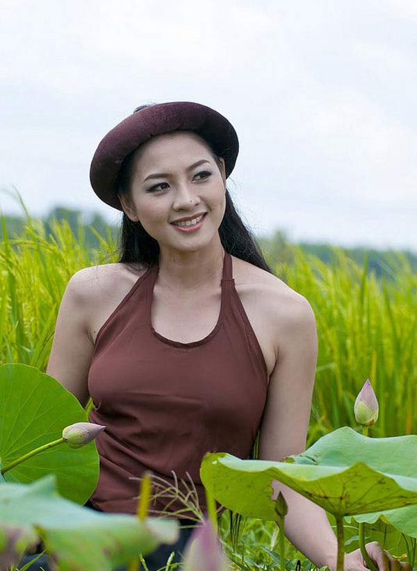 Người Đẹp N.Ude Để Thiền Nói Về Chuyện Mặc Áo Yếm Không N.Ội Y Ở Hồ Sen -  Thời Trang - Việt Giải Trí