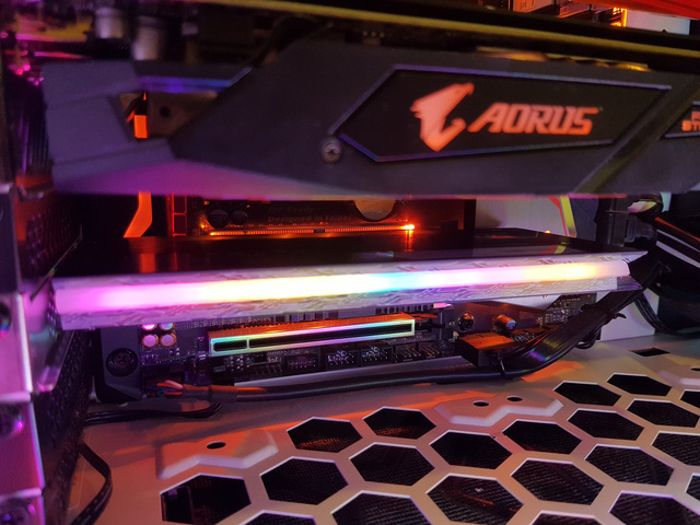 Đánh giá SSD Aorus RGB AIC NVMe: Tốc độ thần sầu, lung linh sắc màu - Hình 7