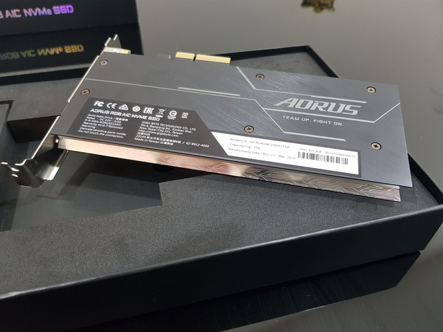 Đánh giá SSD Aorus RGB AIC NVMe: Tốc độ thần sầu, lung linh sắc màu - Hình 4