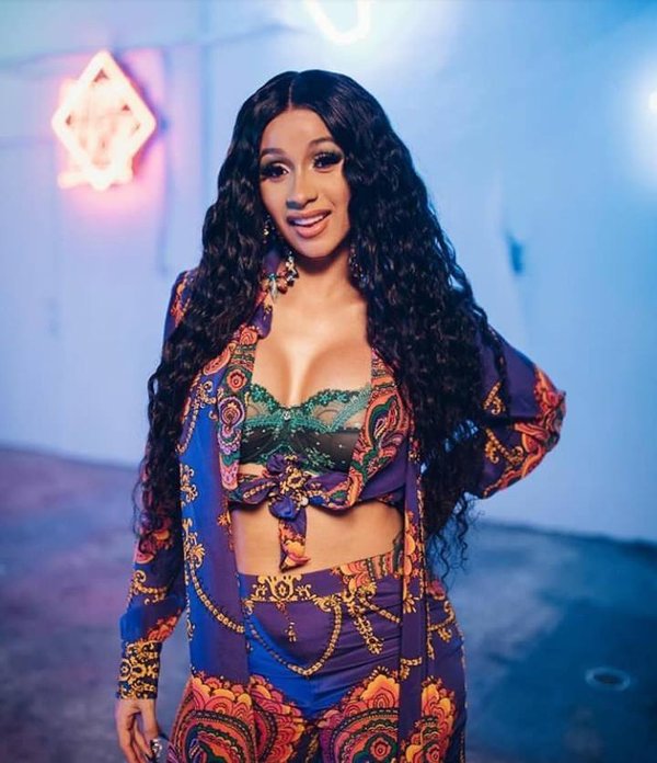 Cardi B's MV is shocking: Lesbians, screams, and almost... total show! - Figure 2