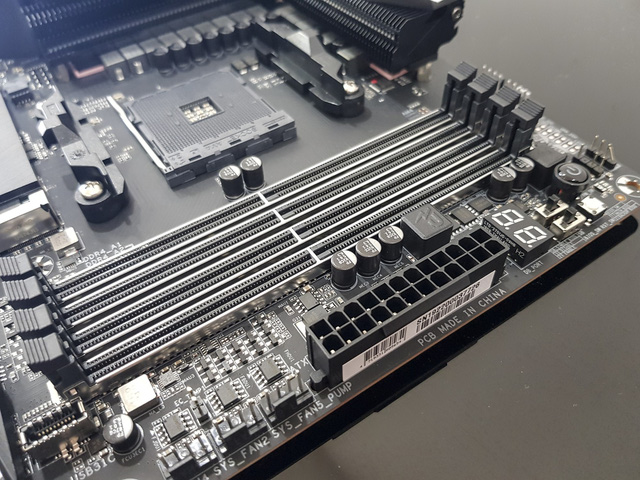 Đập hộp bo mạch chủ X570 Aorus Master: Điều khiến đội xanh lo lắng đã chính thức xuất hiện - Hình 8