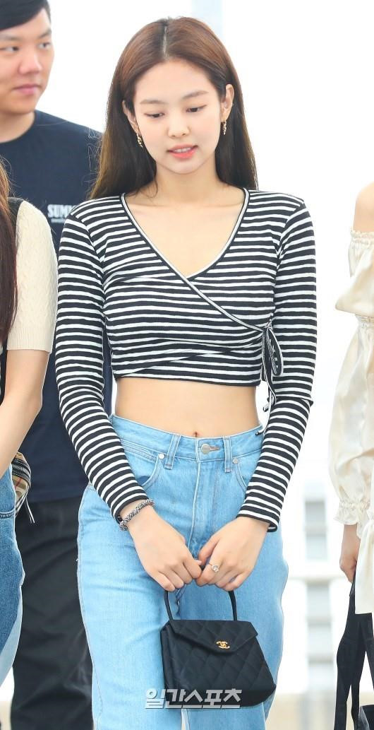 4 thành viên Black Pink khoe vẻ đẹp rạng ngời tại sân bay - Hình 3