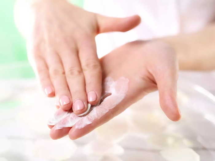 7 bước khóa chặt lớp trang điểm mùa hè, tín đồ làm đẹp không thể không biết - Hình 1