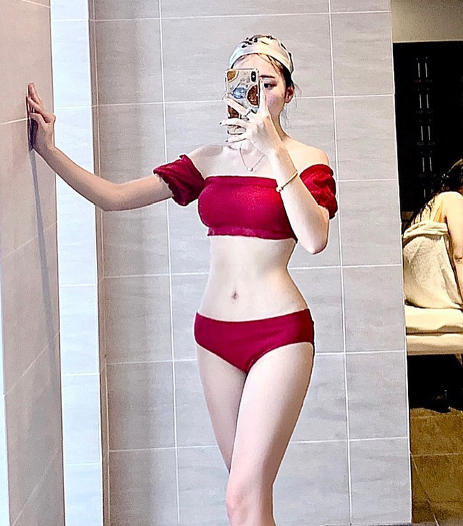 Bạn gái tin đồn của tiền vệ Văn Đưc gợi cảm với loạt ảnh bikini - Hình 4
