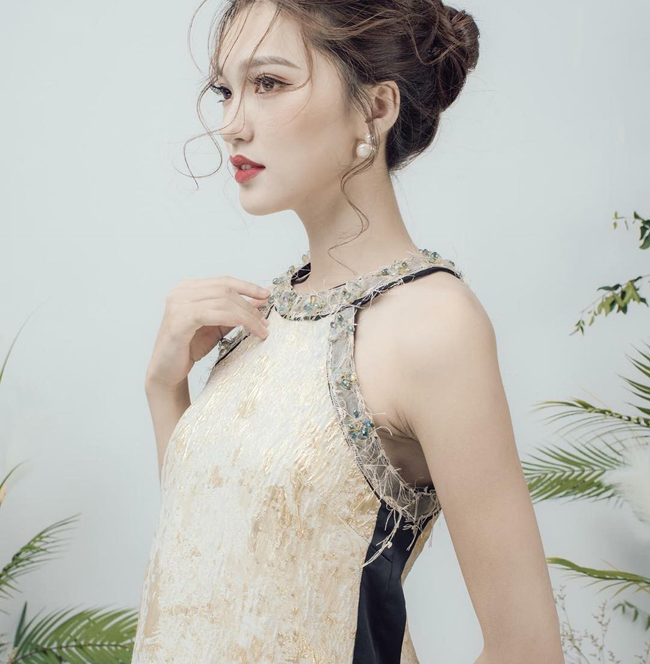 Bạn gái tin đồn của tiền vệ Văn Đưc gợi cảm với loạt ảnh bikini - Hình 2