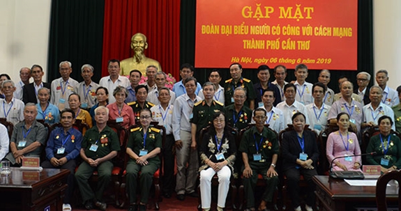 Bộ Quốc phòng gặp mặt đoàn đại biểu người có công thành phố Cần Thơ - Hình 1