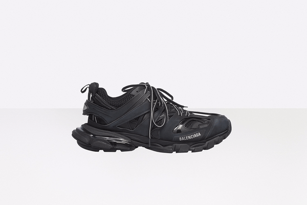 Đi tìm xu hướng sneaker mới từ những mẫu giày chất nhất mùa xuân 2019 - Hình 11