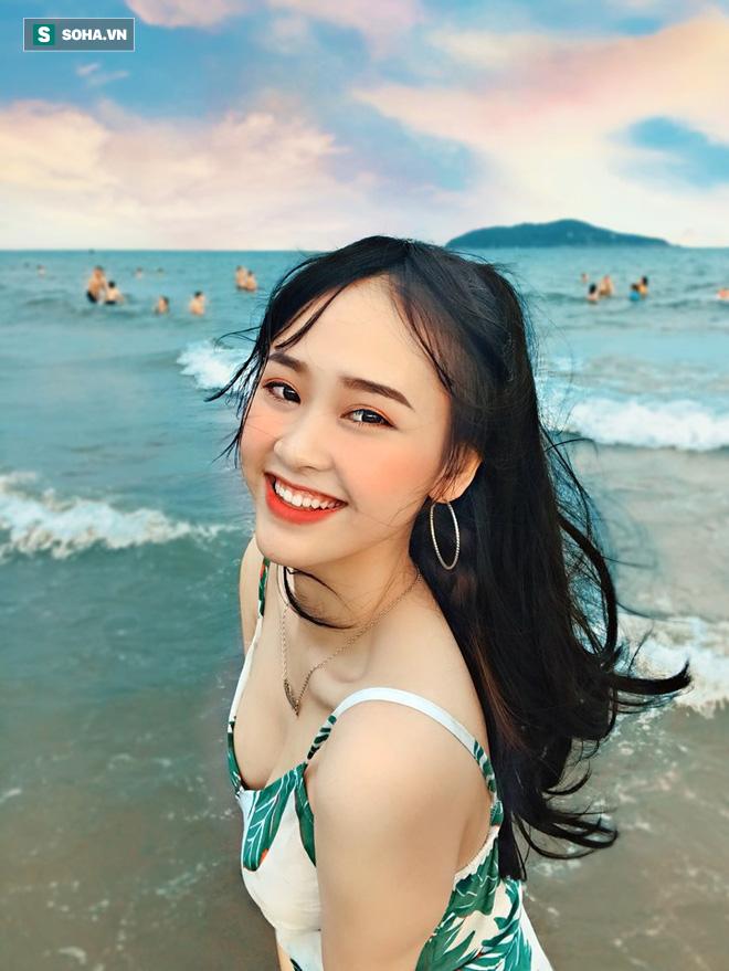 Được truy tìm sau bức ảnh mặc bikin.i, cô gái còn khiến dân mạng sốc vì thành tích khủng - Hình 1