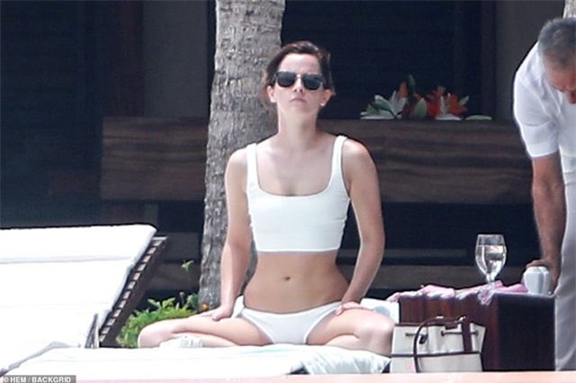 Emma Watson diện bikini khoe dáng chuẩn - Hình 4