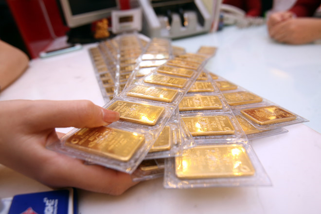 Giá vàng trong, ngoài nước cùng giảm nhẹ - Hình 1