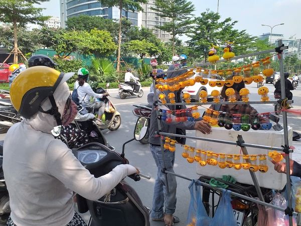 Giải mã cơn sốt lò xo mặt cười - món đồ chơi được người người, nhà nhà săn lùng mùa hè này - Hình 3