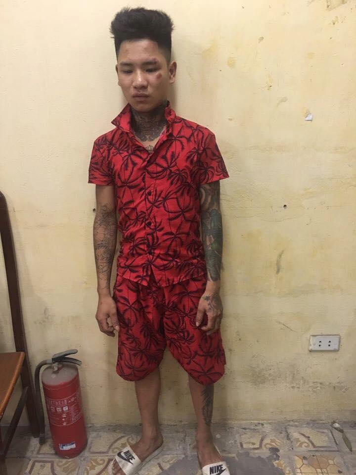 Khởi tố nam thanh niên xăm trổ tăng ga tông trúng Trung úy CSGT ở Hà Nội - Hình 1