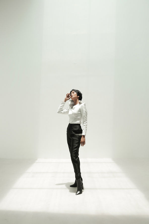 Không ngờ cũng có lúc HHen Niê chụp ảnh high fashion xuất thần thế này! - Hình 2