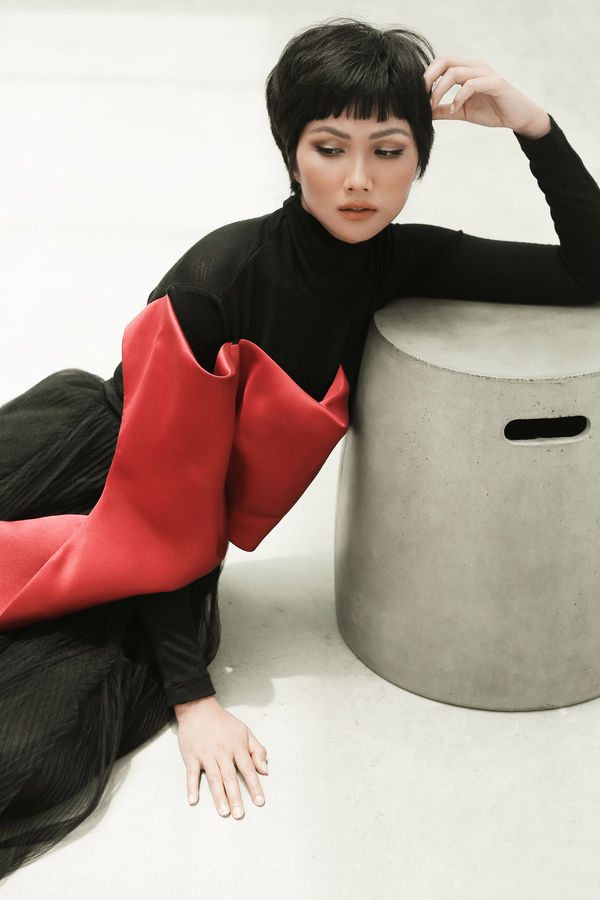 Không ngờ cũng có lúc HHen Niê chụp ảnh high fashion xuất thần thế này! - Hình 6