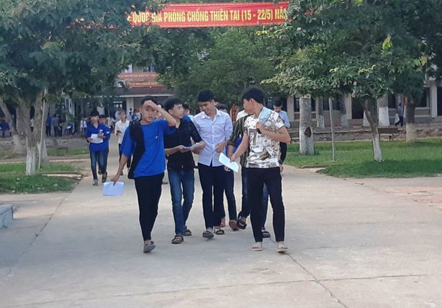 Nghệ An: Thí sinh đánh giá đề thi môn tổ hợp khó và dài - Hình 1