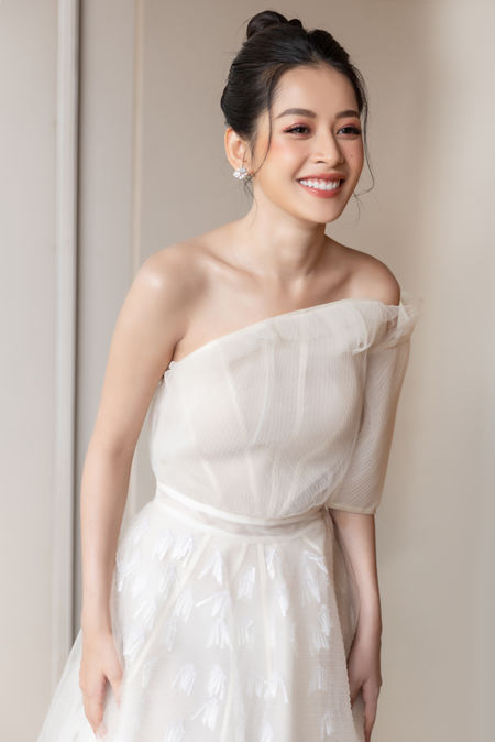 Nhã Phương khoe lưng ong hút mắt cùng Chi Pu dẫn đầu top sao đẹp - Hình 4