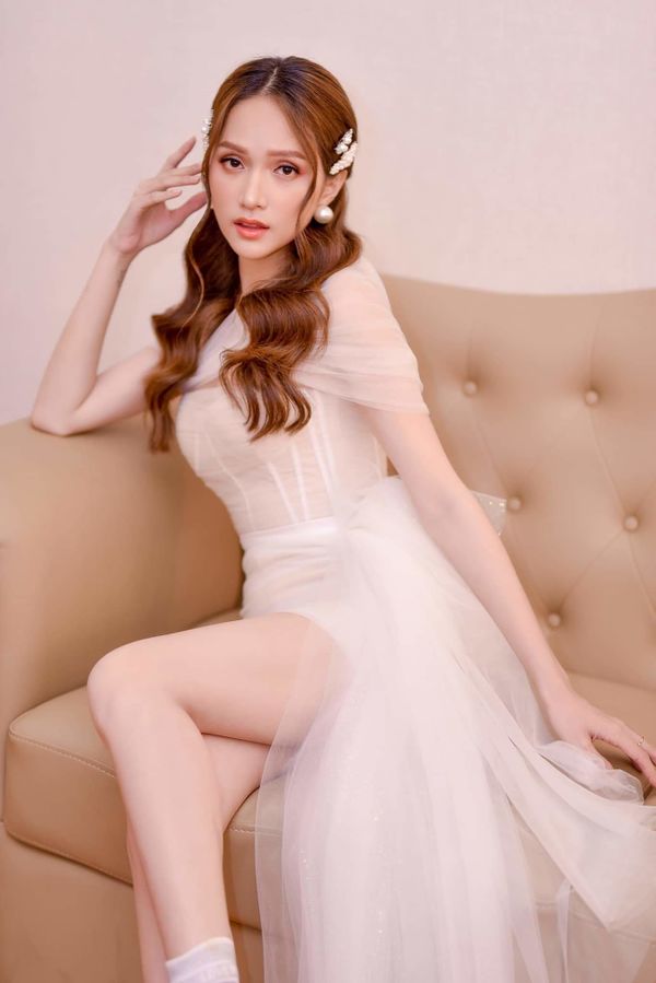 Nhã Phương khoe lưng ong hút mắt cùng Chi Pu dẫn đầu top sao đẹp - Hình 5