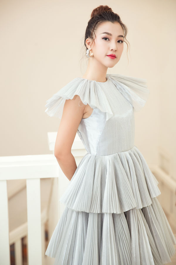 Nhã Phương khoe lưng ong hút mắt cùng Chi Pu dẫn đầu top sao đẹp - Hình 12