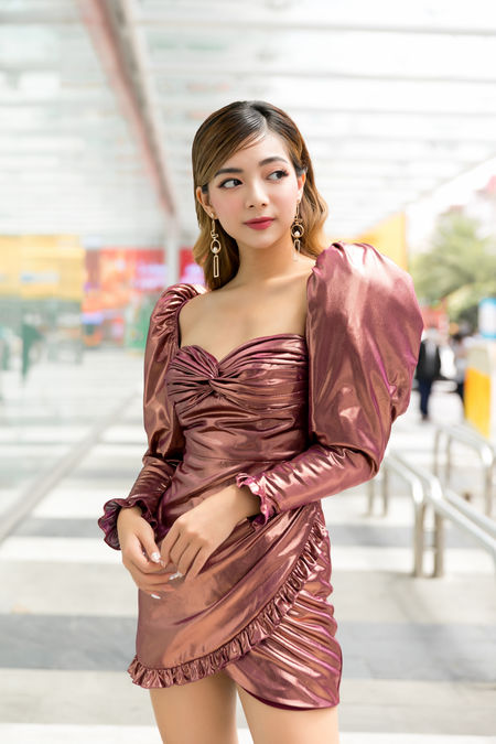 Nhã Phương khoe lưng ong hút mắt cùng Chi Pu dẫn đầu top sao đẹp - Hình 14