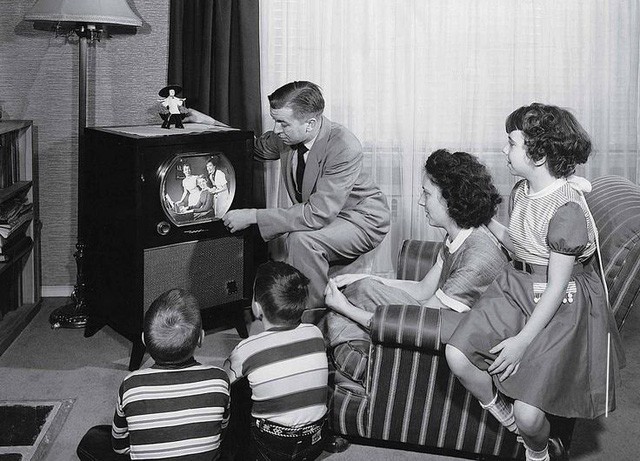 Những đặc điểm trên chiếc TV đáp ứng mọi nhu cầu của các thành viên trong gia đình - Hình 1