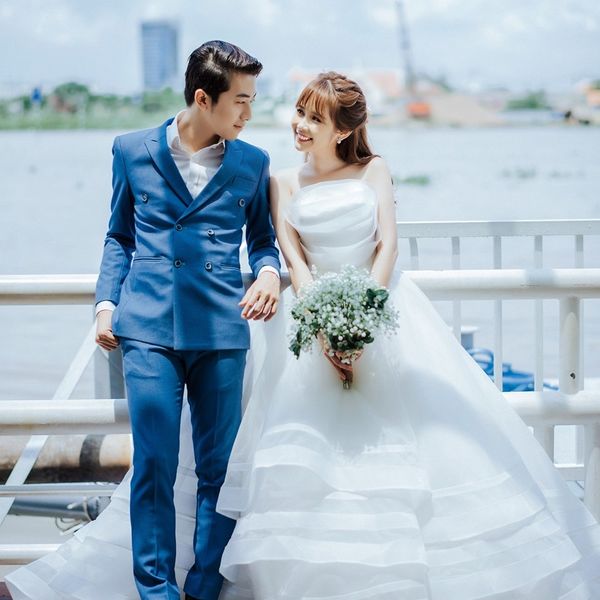 Những khoảnh khắc ngọt ngào của Cris Phan cùng bạn gái hơn tuổi Mai Quỳnh Anh - Hình 1