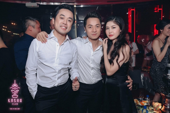 Sara Lưu khoe ảnh quậy hết mình sau hôn lễ cùng chồng và hội bạn thân - Hình 7