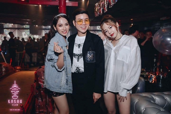 Sara Lưu khoe ảnh quậy hết mình sau hôn lễ cùng chồng và hội bạn thân - Hình 6