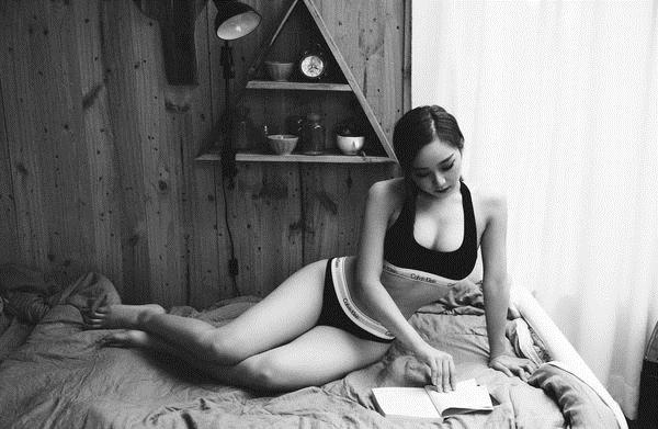 Tưởng theo đuổi phong cách gợi cảm, ai ngờ Nhã Tiên tung bộ ảnh nóng mắt cuối cùng trước khi ra mắt MV debut - Hình 6