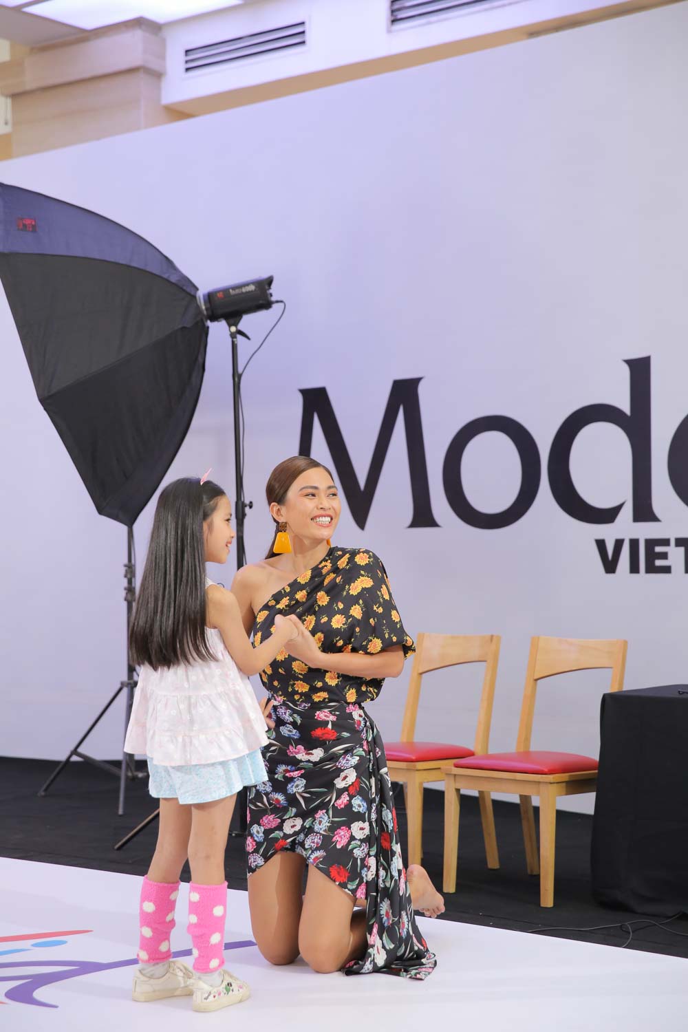 Tuyết Lan và Mâu Thủy dùng mọi cách để chiêu dụ thí sinh Model Kid Vietnam 2019 - Hình 15