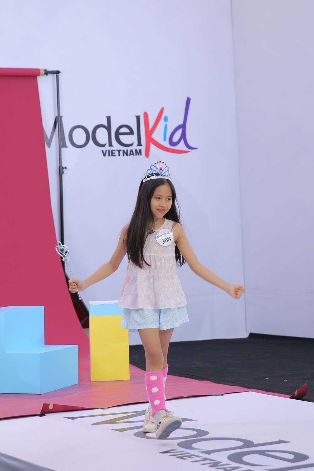 Tuyết Lan và Mâu Thủy dùng mọi cách để chiêu dụ thí sinh Model Kid Vietnam 2019 - Hình 7