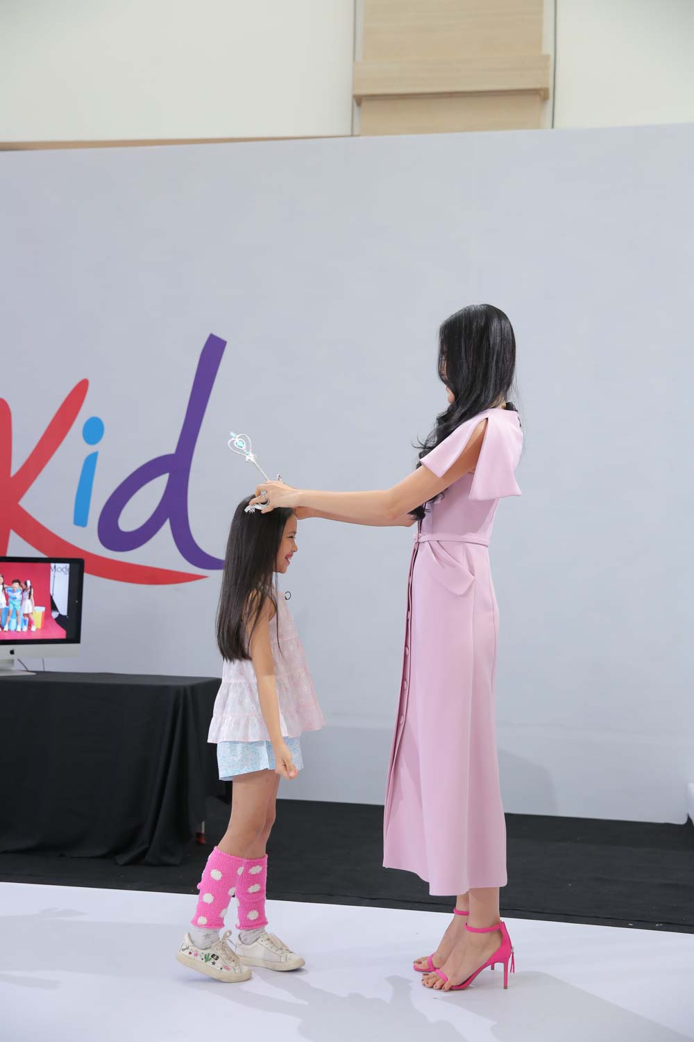 Tuyết Lan và Mâu Thủy dùng mọi cách để chiêu dụ thí sinh Model Kid Vietnam 2019 - Hình 6