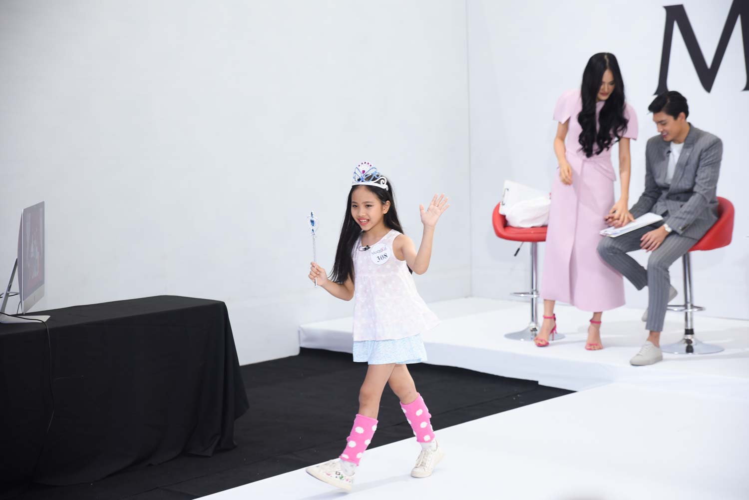 Tuyết Lan và Mâu Thủy dùng mọi cách để chiêu dụ thí sinh Model Kid Vietnam 2019 - Hình 10