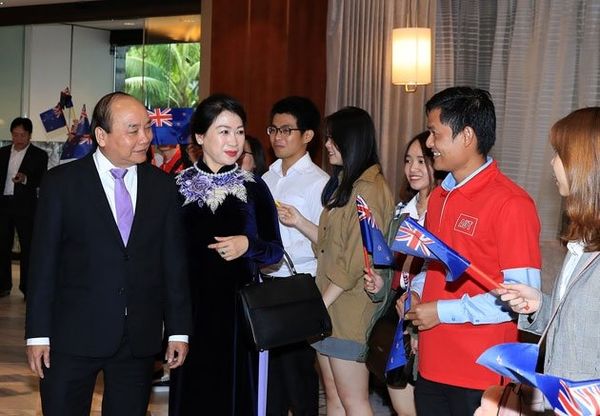 Phát hiện thú vị: Thủ tướng Nguyễn Xuân Phúc thường xuyên mặc tương đồng với phu nhân - Hình 6
